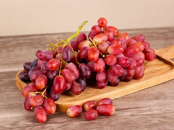 TỔNG HỢP NHỮNG THỨ KHÔNG NÊN CHO VÀO LÒ VI SÓNG 3 Quả nho tươi hoặc nho khô
