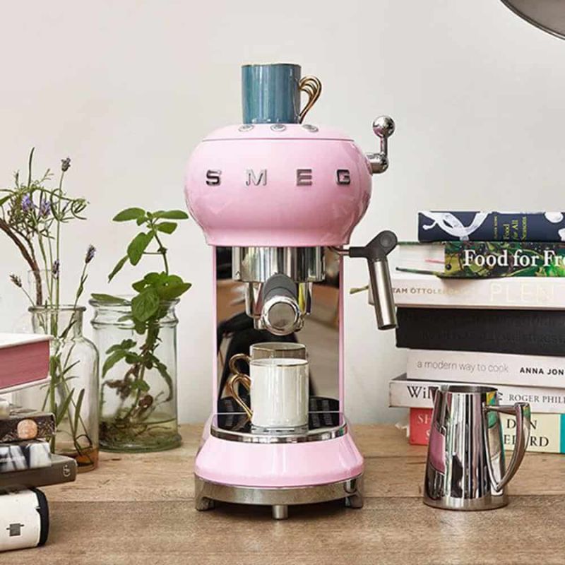 Máy pha cafe màu hồng Smeg ECF01PKEU 535.43.656 Máy pha cafe màu hồng Smeg ECF01PKEU 535.43.656